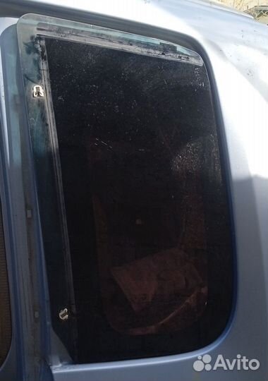 Форточка задняя левая Mazda Demio DW3W