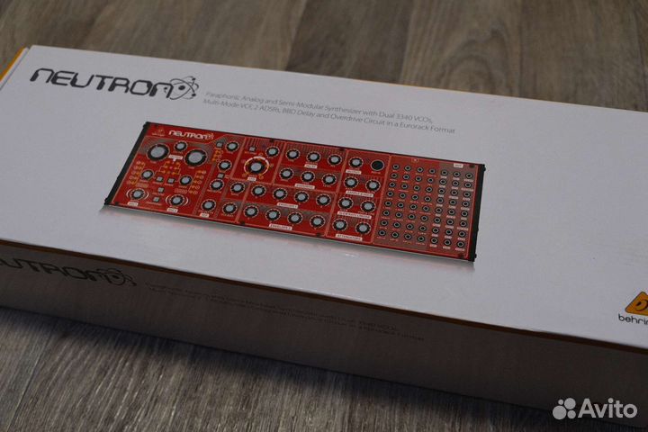 Аналоговый синтезатор Behringer Neutron