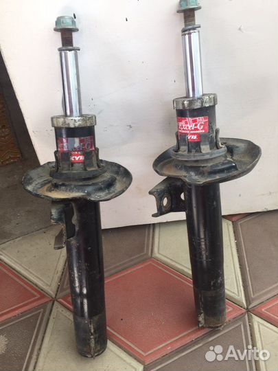 Амортизаторы передние на Шкода Октавия А5