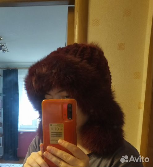 Бордовая шапка-ушанка (из нат. меха)