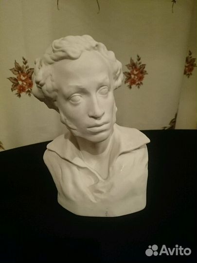 Бюст Пушкин