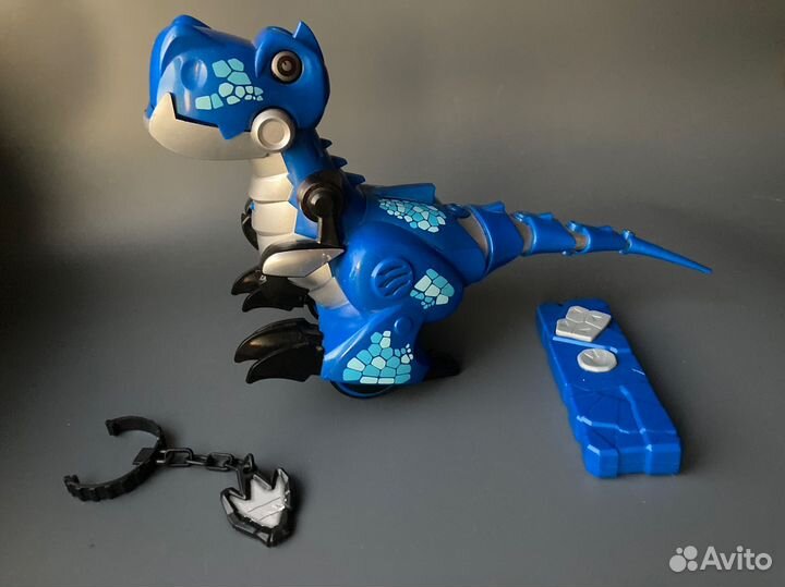 Интерактивный динозавр на пульте управления