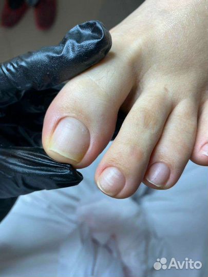 Маникюр педикюр