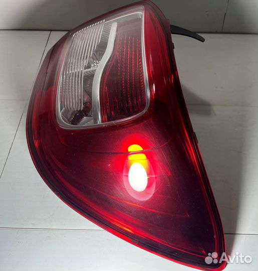 Фонарь задний правый Renault Logan 2 L8