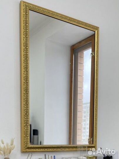 Зеркало в золотой раме