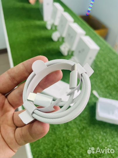 Зарядка на iPhone 15