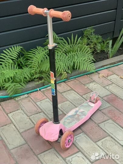 Самокат трехколесный