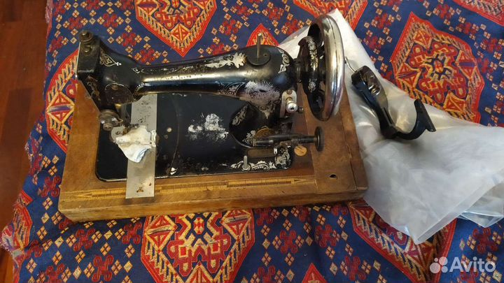 Швейная машинка зингер