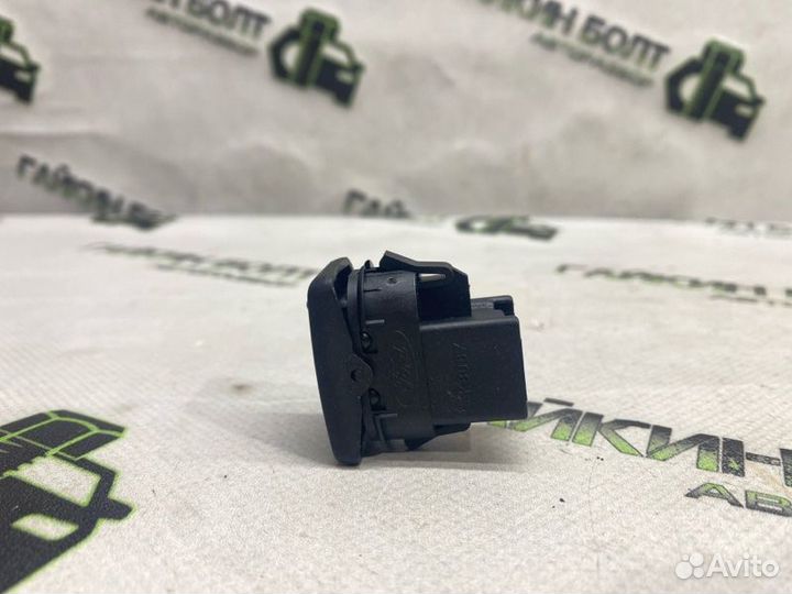 Кнопка стеклоподъемника Ford Focus хэтчбек 5дв 1.6