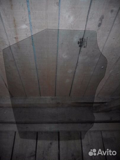 Стекло задней левой двери Hyundai Tucson JM