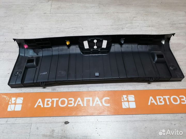 Обшивка задней панели замка багажника Ceed 1 хетч