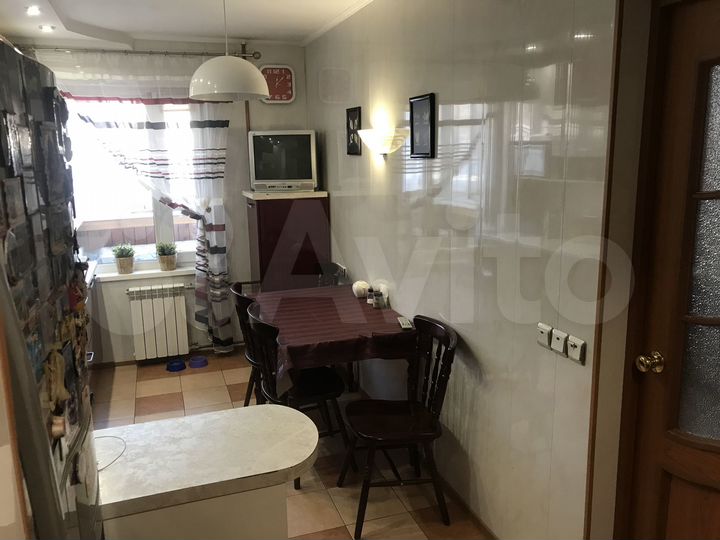 3-к. квартира, 64 м², 1/6 эт.