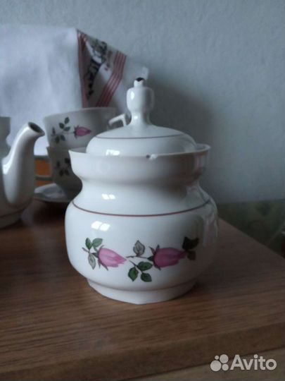 Два чайных сервиза