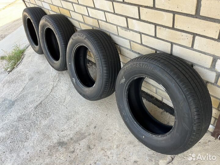 Bridgestone Alenza 001 235/65 R17