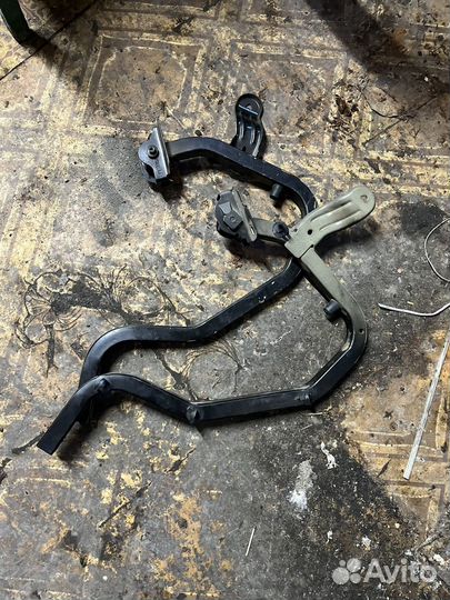 Петли на багажник рено логан 1