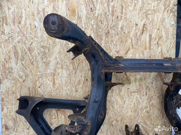 Балка подвески задняя задняя Porsche Cayenne 955