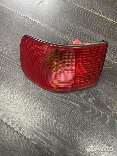Фонарь задний левый на крыло ауди а8 д2 1994-2002