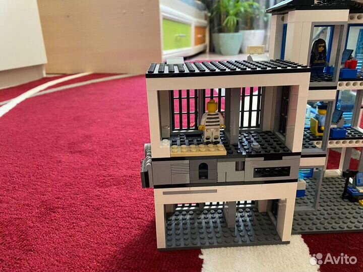 Lego city полицейская часть