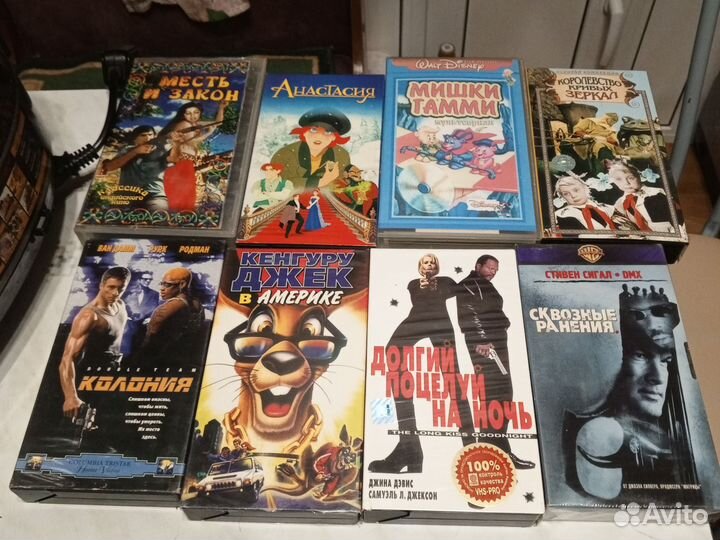 Видеокассеты с фильмами и мультфильмами