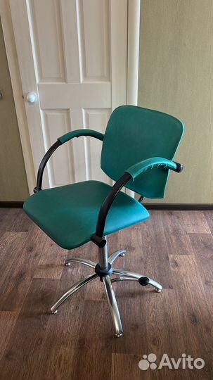 Парикмахерское кресло