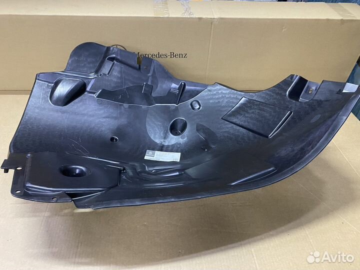 Подкрылок передний Mercedes W167