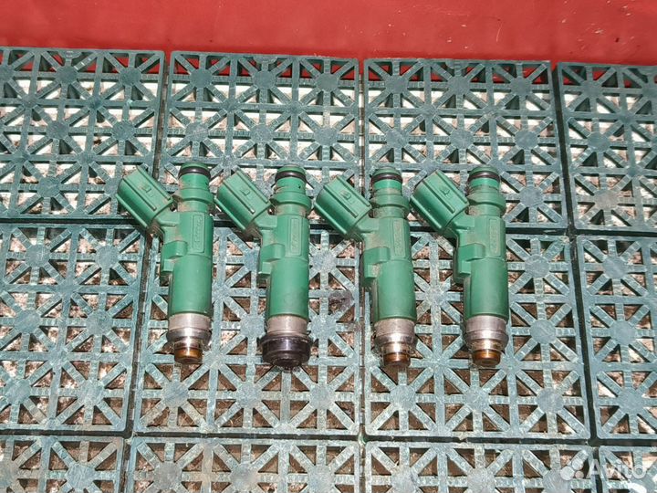 Форсунка топливная Toyota Prius 10 1NZ-FXE