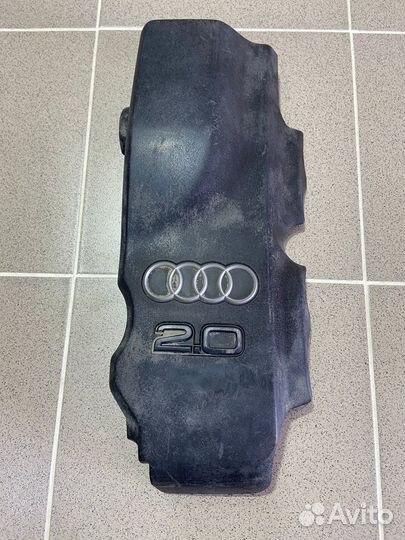 Декоративная крышка двс Audi A4 2002 г