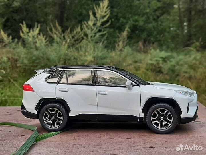 Коллекционная машинка, Toyota rav4 2023