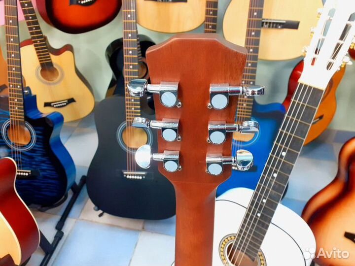 Гитара акустическая новая + подставка и чехол