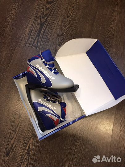 Лыжные ботинки