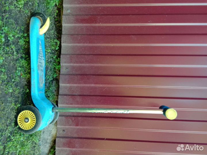 Детский самокат(трёхколёстный)