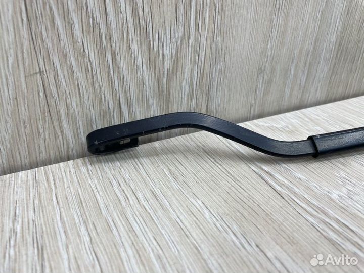 Поводок стеклоочистителя передний правый Kia Rio 4