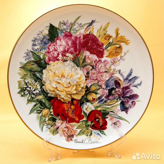 Фарфоровая тарелка