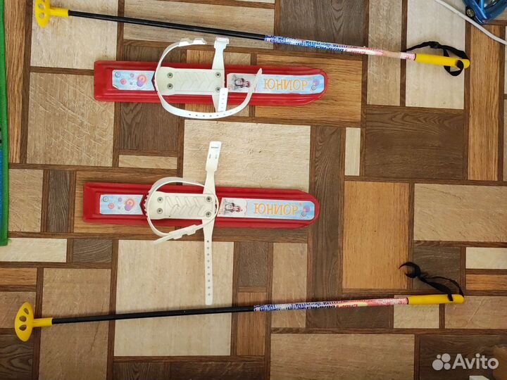 Мини лыжи и палки в комплекте