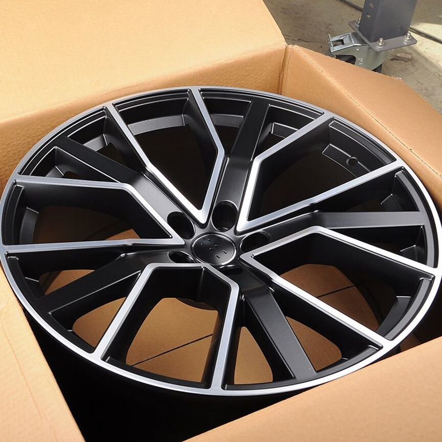 Диски R-21 для Ауди (Audi) Q7 II NEW Powcan BK5131 9.5x21/5x112 D66.45 ET25 msdb литой