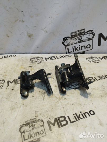 Петля двери передняя правая Mercedes Gl X164