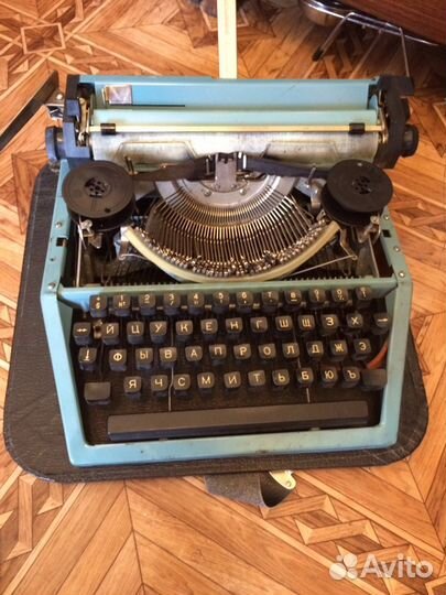 Машинка портативная пишущая