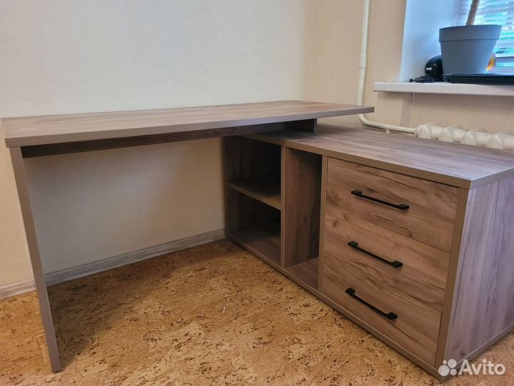 Компьютерный стол угловой