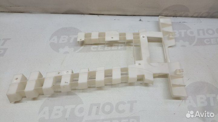 Кронштейн правый Porsche Cayenne 957 M48.01 2007