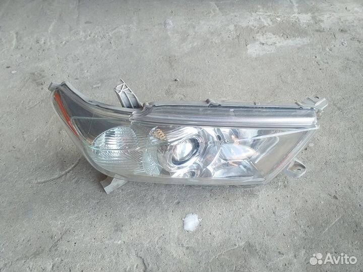 Фара правая Toyota Highlander 2 2011 год