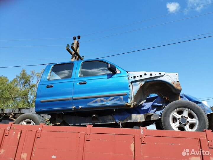 Кабина и рама с ходовой частью