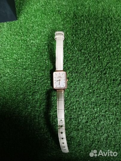 Наручные женские часы Daniel Wellington DW00100508