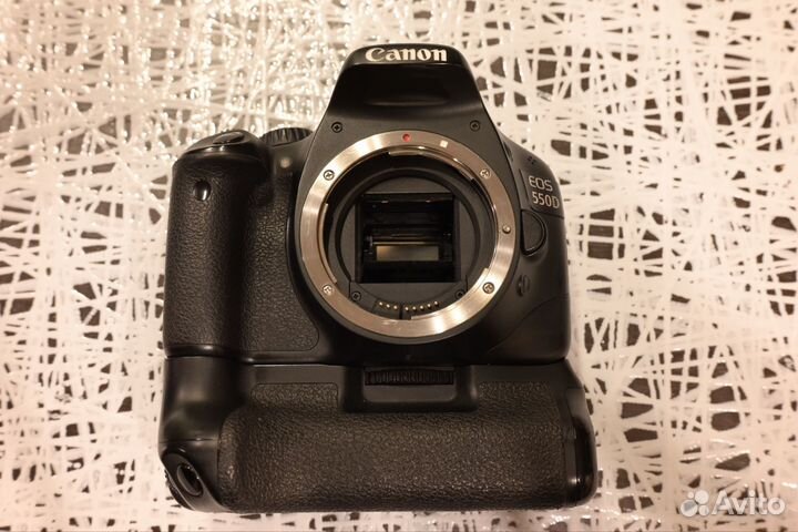 Canon EOS 550d с батарейной ручкой