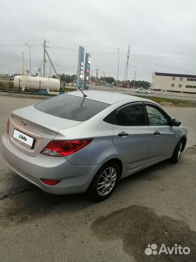 Hyundai Solaris 1.4 МТ, 2014, битый, 260 000 км