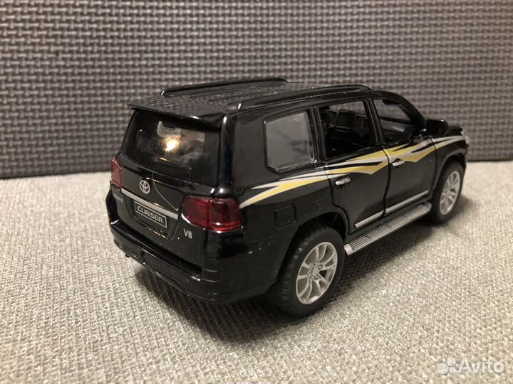 Toyota land cruiser модель