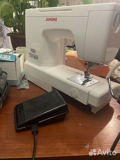 Швейная машина janome