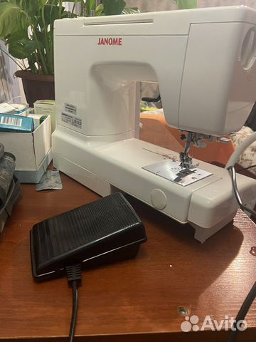 Швейная машина janome