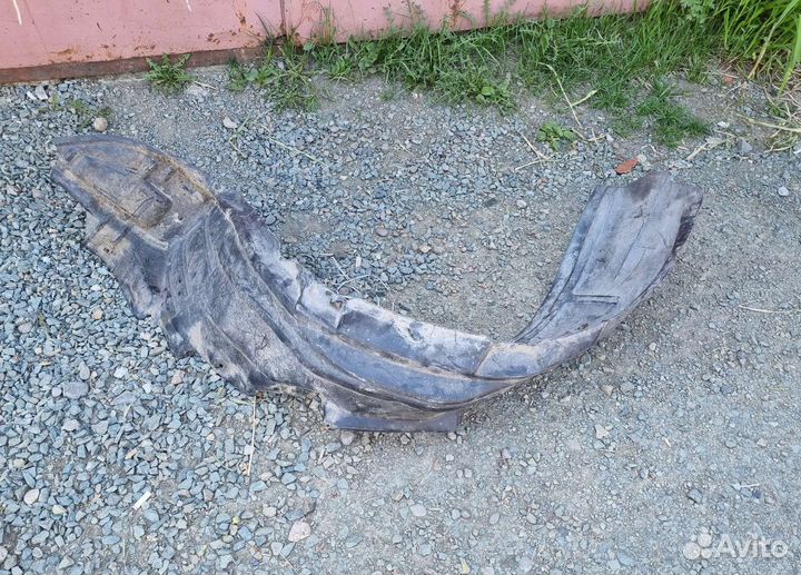 Подкрылок правый