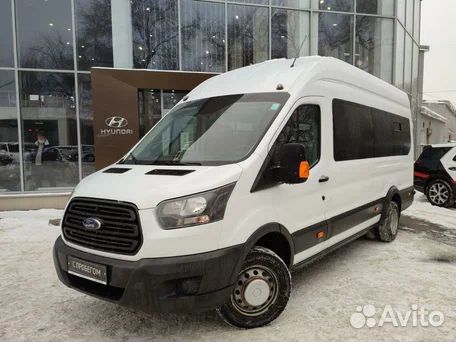 Водитель служебного автобуса