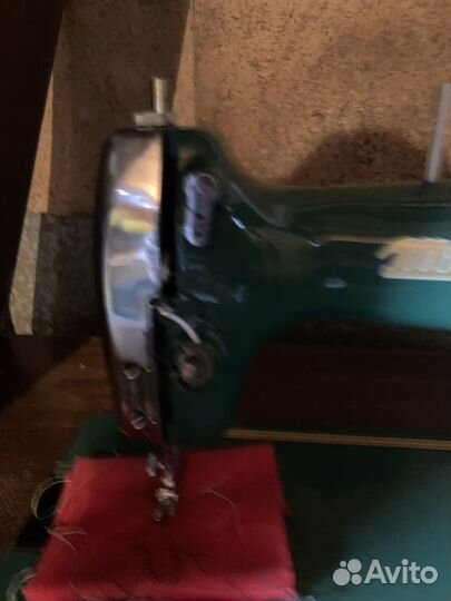 Ножная педальная швейная машинка Minerva 122